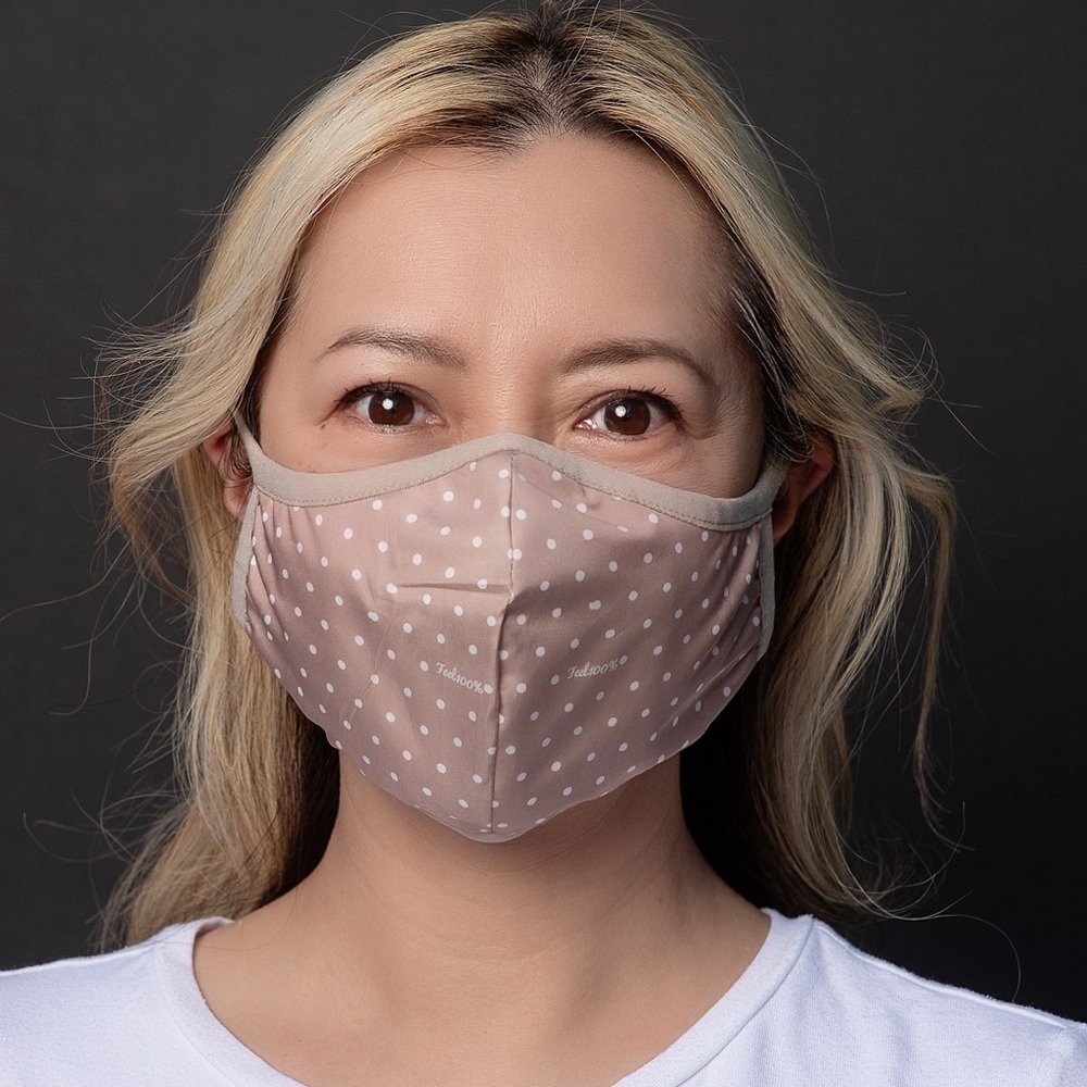 Fabric face mask with filter pockets